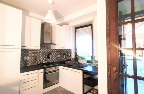 Una cocina o kitchenette en Sarah’s place