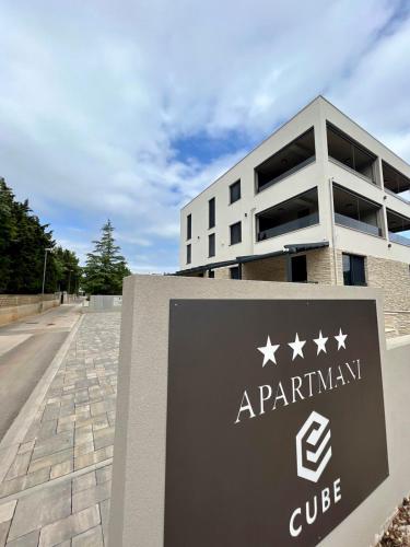 Apartmani CUBE L tesisinde sergilenen bir sertifika, ödül, işaret veya başka bir belge