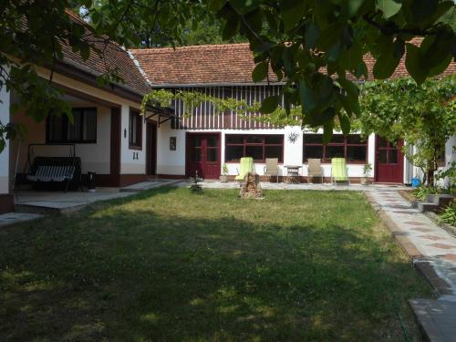 A garden outside Casa Dragoi din Socolari, Caras - Severin