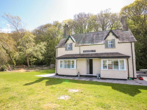 a house with a large yard in front of it at Bwthyn Siliwen Old Bath House in Bangor