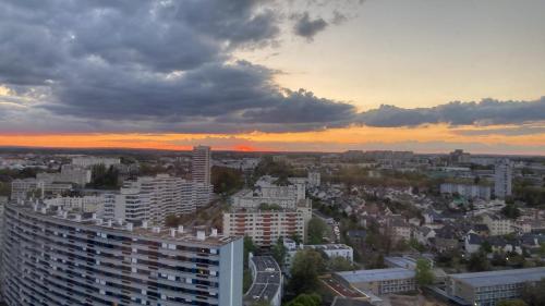 レンヌにあるRennes vue des Horizonsの建物のある街並み