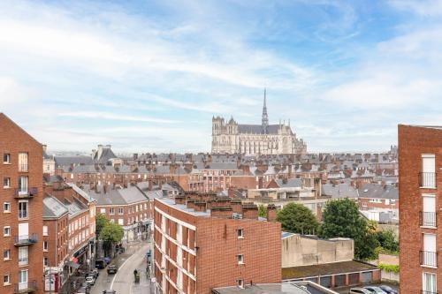 En generell vy över Amiens eller utsikten över staden från hotellet