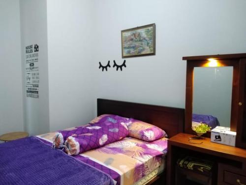 Giường trong phòng chung tại Family Villa Syariah C-37 Batu