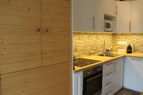 Una cocina o cocineta en Cozy apartment in Bedřichov - Špindlerův Mlýn