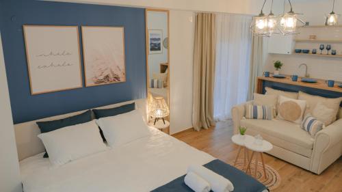 Cama ou camas em um quarto em Serenity Downtown Apartments Ohrid