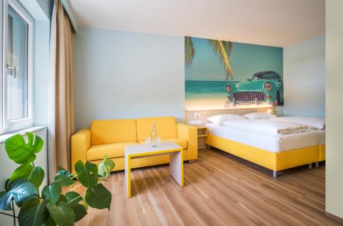 A bed or beds in a room at Hi5-Hotel Seiersberg