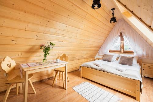 Tempat tidur dalam kamar di Pokoje Gościnne Pod Łosiówkami