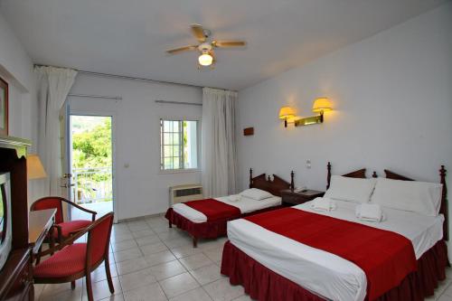 Foto de la galeria de Dolphin Hotel a Skopelos Town