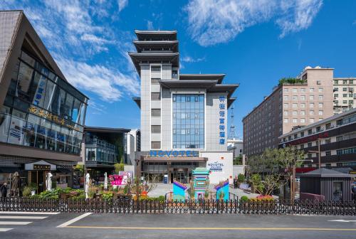 O edifício em que o hotel se localiza