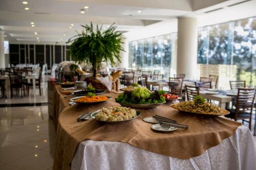 Makanan di atau di tempat lain dekat hotel