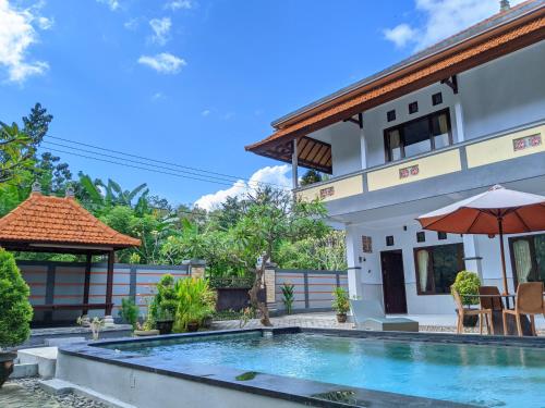 The swimming pool at or close to Serangan Inn Mimba