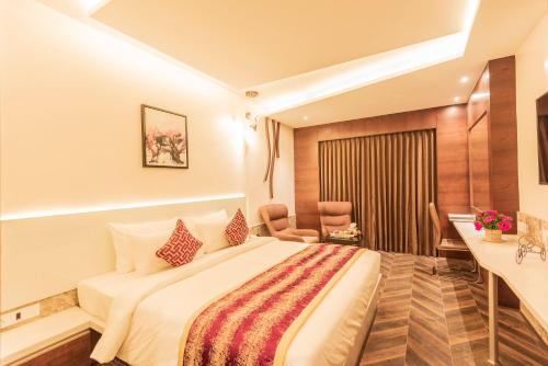 Una cama o camas en una habitación de Hotel Park Elanza Coimbatore