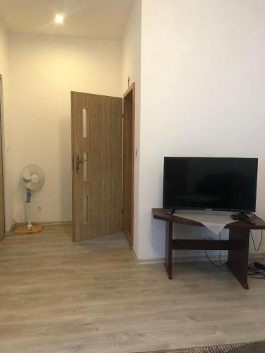 Televizors / izklaižu centrs naktsmītnē Apartament nad jeziorem Ryn (II)