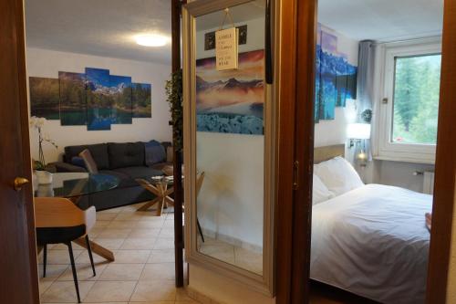 a room with a room with a bed and a living room at Window on the mountains in Breuil-Cervinia