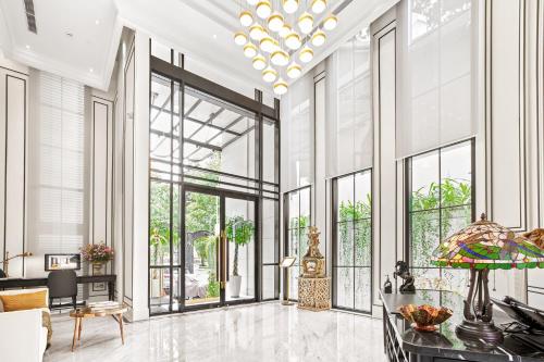 Ruang duduk di Bach Suites Saigon, a Member of Design Hotels