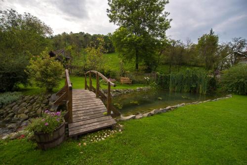 Kebun di luar Country House Stara Kapela