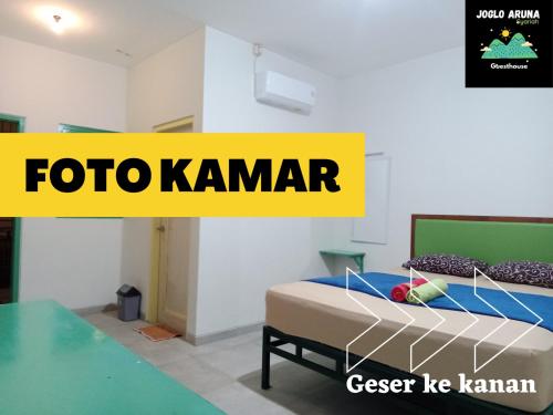 Tempat tidur dalam kamar di Joglo Aruna SYARIAH