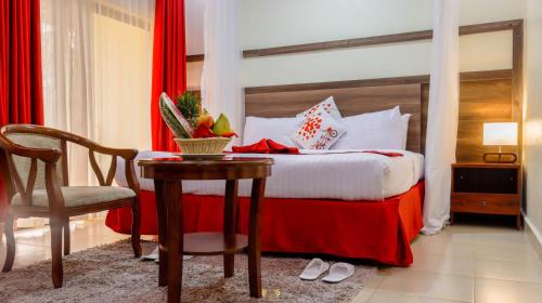 เตียงในห้องที่ Millsview Hotels in Kisumu