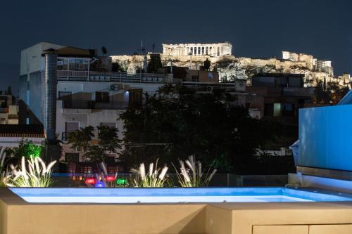 Sundlaugin á Alkima Athens Hotel eða í nágrenninu