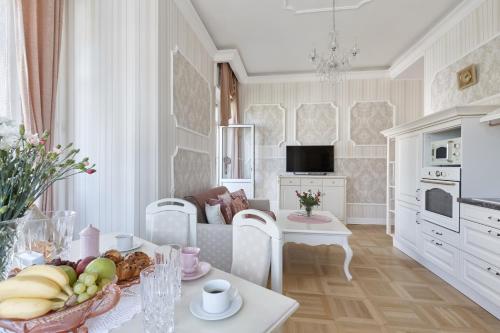 A kitchen or kitchenette at Residenz Haus Waldeck