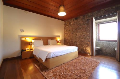 Hotel Rural Alves - Casa Alves Torneiros 객실 침대