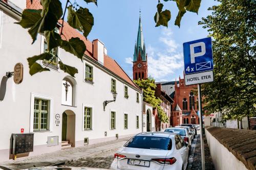 The surrounding neighborhood or a neighborhood close to a szállodákat