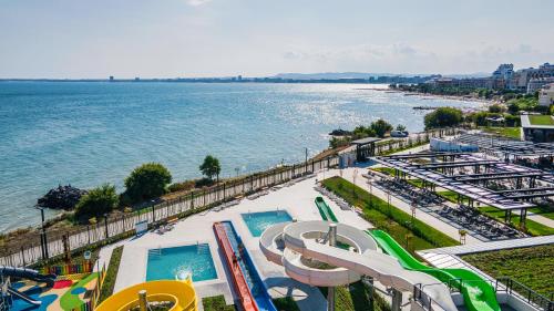 Swimming pool sa o malapit sa Voya Beach Resort - Ultra All Inclusive