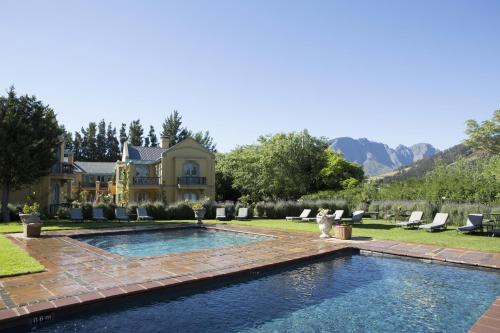 สระว่ายน้ำที่อยู่ใกล้ ๆ หรือใน Franschhoek Country House & Villas