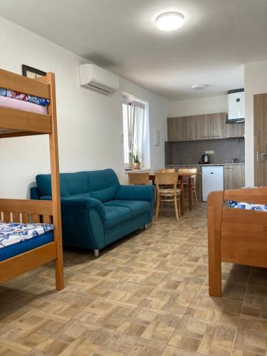 Nhà bếp/bếp nhỏ tại Apartmány s klimatizací - Penzion U Kudláčků Pouzdřany