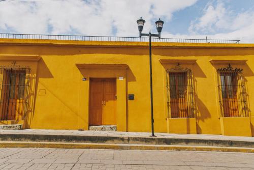 El edificio en el que está el hotel