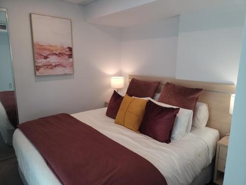 A bed or beds in a room at CBD Deluxe Private 2 Bedroom Apartment