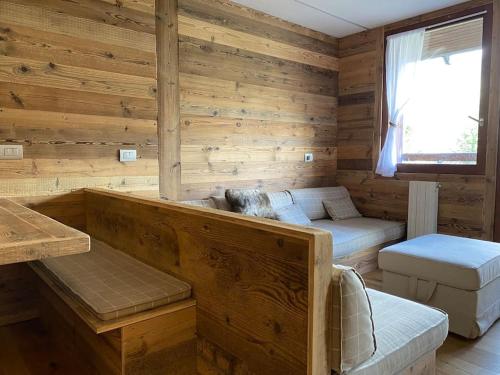 Гостиная зона в Incantevole appartamento stile chalet Breuil Cervinia