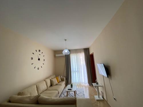 Televizors / izklaižu centrs naktsmītnē Chlo apartment 2 Tirana