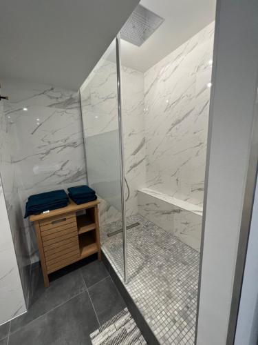 Kamar mandi di LE 46 : Superbe appartement jacuzzi