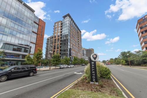 a street sign on the side of a road with buildings at Placemakr Marymount Ballston in Arlington