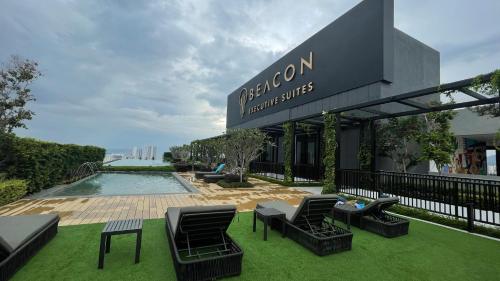 Beacon Executive Suite - City View - By IZ tesisinde veya buraya yakın yüzme havuzu