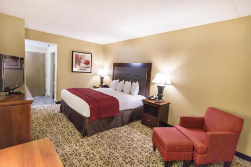 A bed or beds in a room at Grand Oaks Hotel