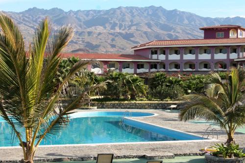 Der Swimmingpool an oder in der Nähe von Hotel Santantao Art Resort