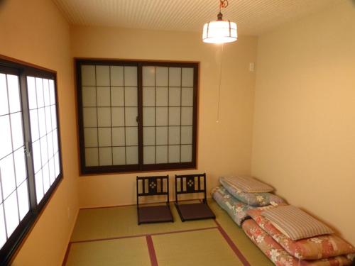 A bed or beds in a room at Guesthouse Engawa