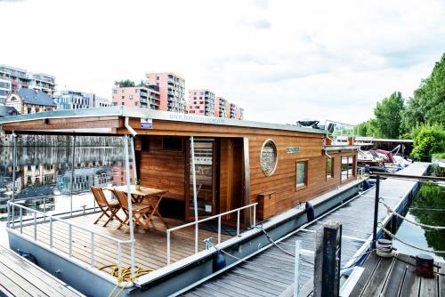 Houseboat Bonanza Prague