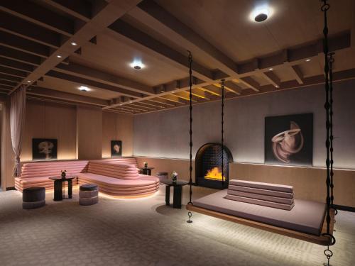 Gallery image ng Hotel Indigo Hangzhou Uptown,Close to Westlake , boutique design hotel with freeflow minibar sa Hangzhou