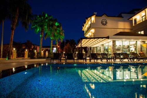 Swimming pool sa o malapit sa Edem Flower Hotel