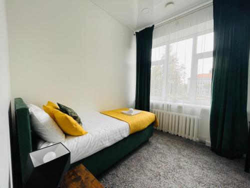 En eller flere senge i et værelse på Green apartments Easy Kaunas