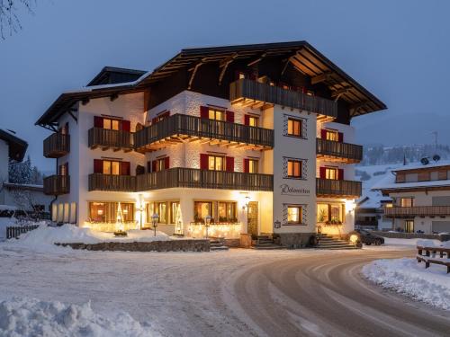 Hotel Dolomiten saat musim dingin