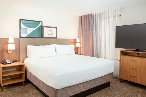 Staybridge Suites - San Bernardino - Loma Linda 객실 침대