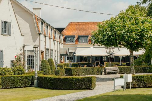 Garður fyrir utan Auberge du Pêcheur