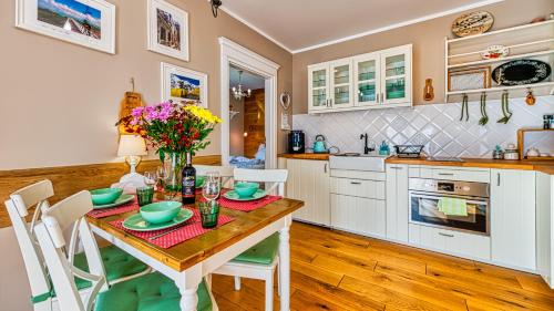 Dapur atau dapur kecil di Apartament EVEREST z PRYWATNĄ Sauną - 5D Apartamenty