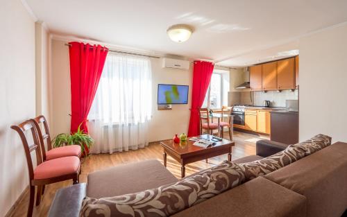 Kuhinja ili čajna kuhinja u objektu Central Apartments Palats Sportu Area