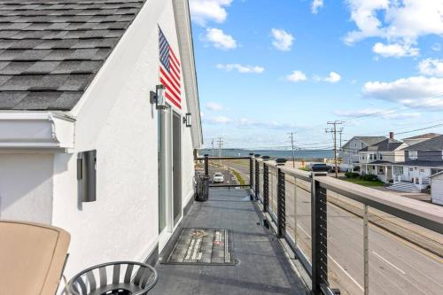 Balkonas arba terasa apgyvendinimo įstaigoje Oceanside Luxury Home Hampton Beach