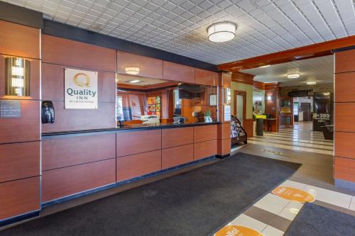 Quality Inn Toronto Airport 면허증, 상장, 서명, 기타 문서